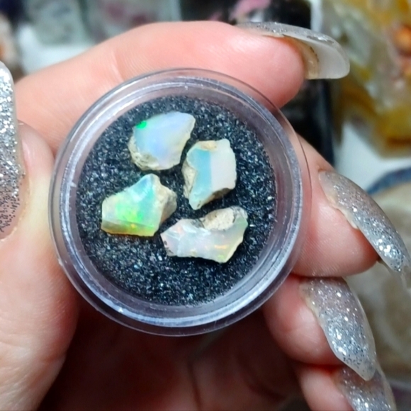 4 Opal Stones - Picture 2 of 2